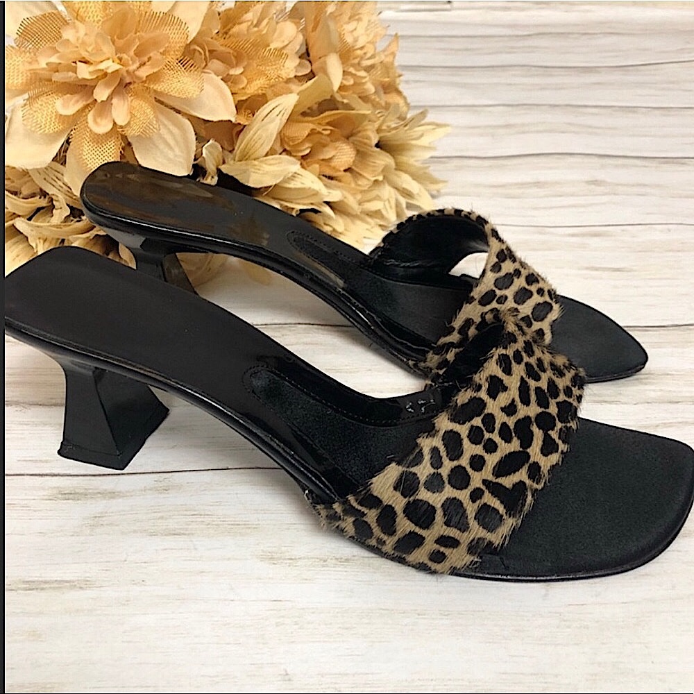 BCBGMAXAZRIA Square Toe Mules Kitten Heel Sandals Leopard Calf Hair 6.5B